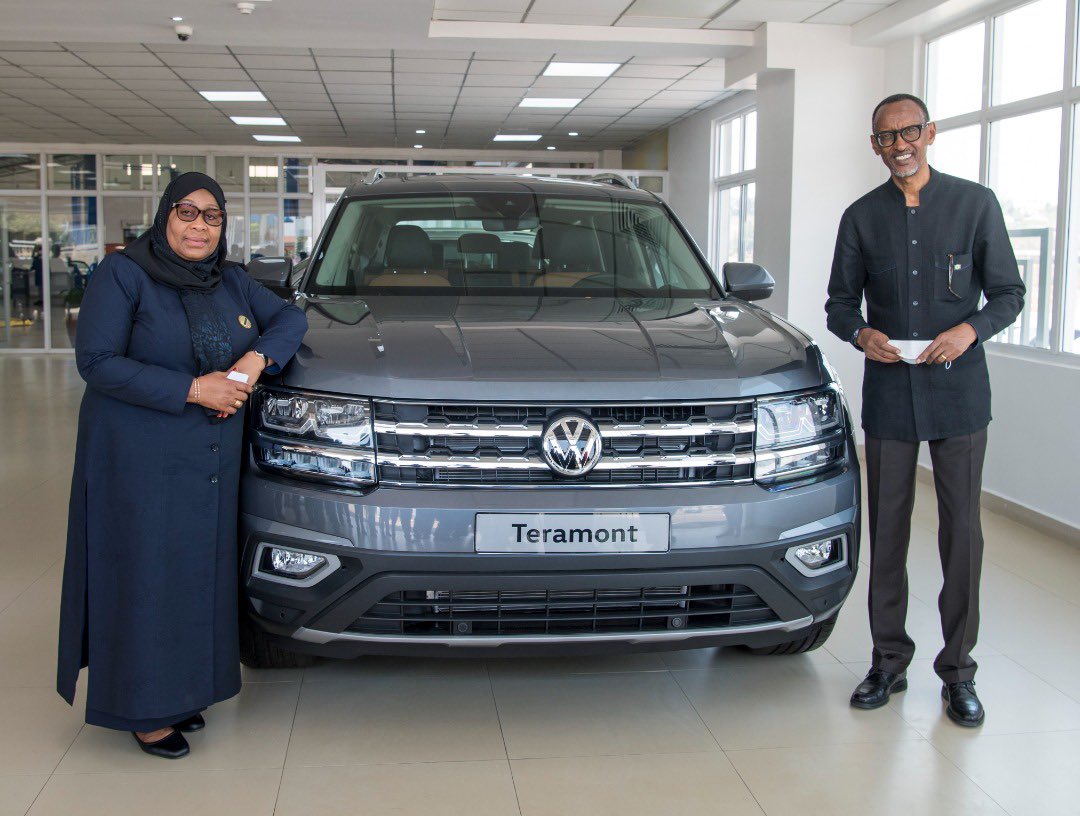 UrugwiroVillage's tweet photo. President Kagame and President @SuluhuSamia have just completed a tour of @MaraPhones_RW factory &amp; @VWRwanda at the Kigali Special Economic Zone. Mara manufactures 3 different smartphone models while VW currently assembles 6 different models at their facility. https://t.co/hFrVE3Q9vc