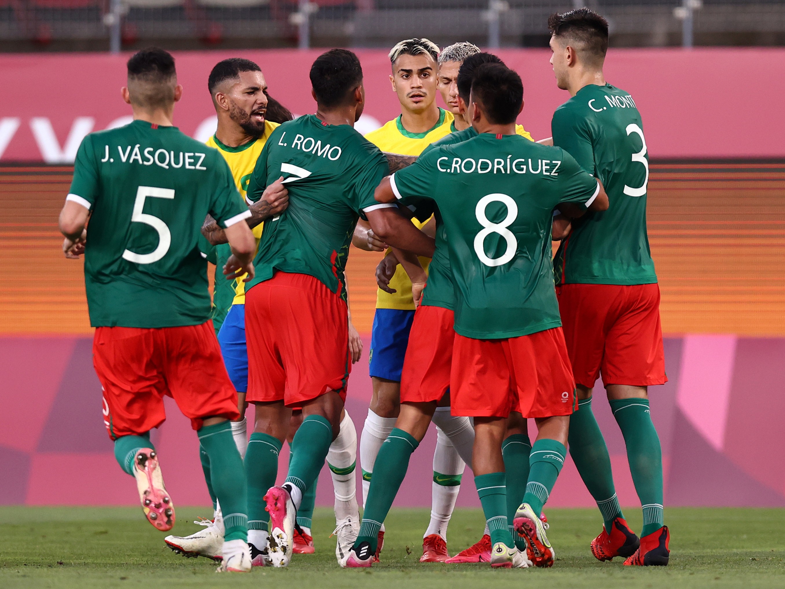 Goal Japan が 東京オリンピック 決勝へ ロンドン五輪 決勝の再戦を制したのは ブラジル 1分間でゴールは生まれず Pk戦でgk サントス が好セーブを見せて決勝進出を決めた オリンピック連覇を目指し日本 スペインの勝者と対戦 東京