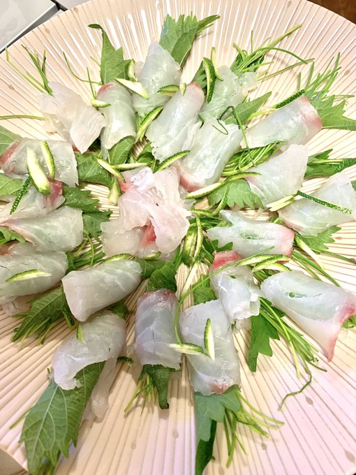 ごはん
真鯛のカルパッチョ
揚げ焼き豆腐…etc
青柚子の皮散らしたのが、良い感じでした。冷酒で頂きました👍 