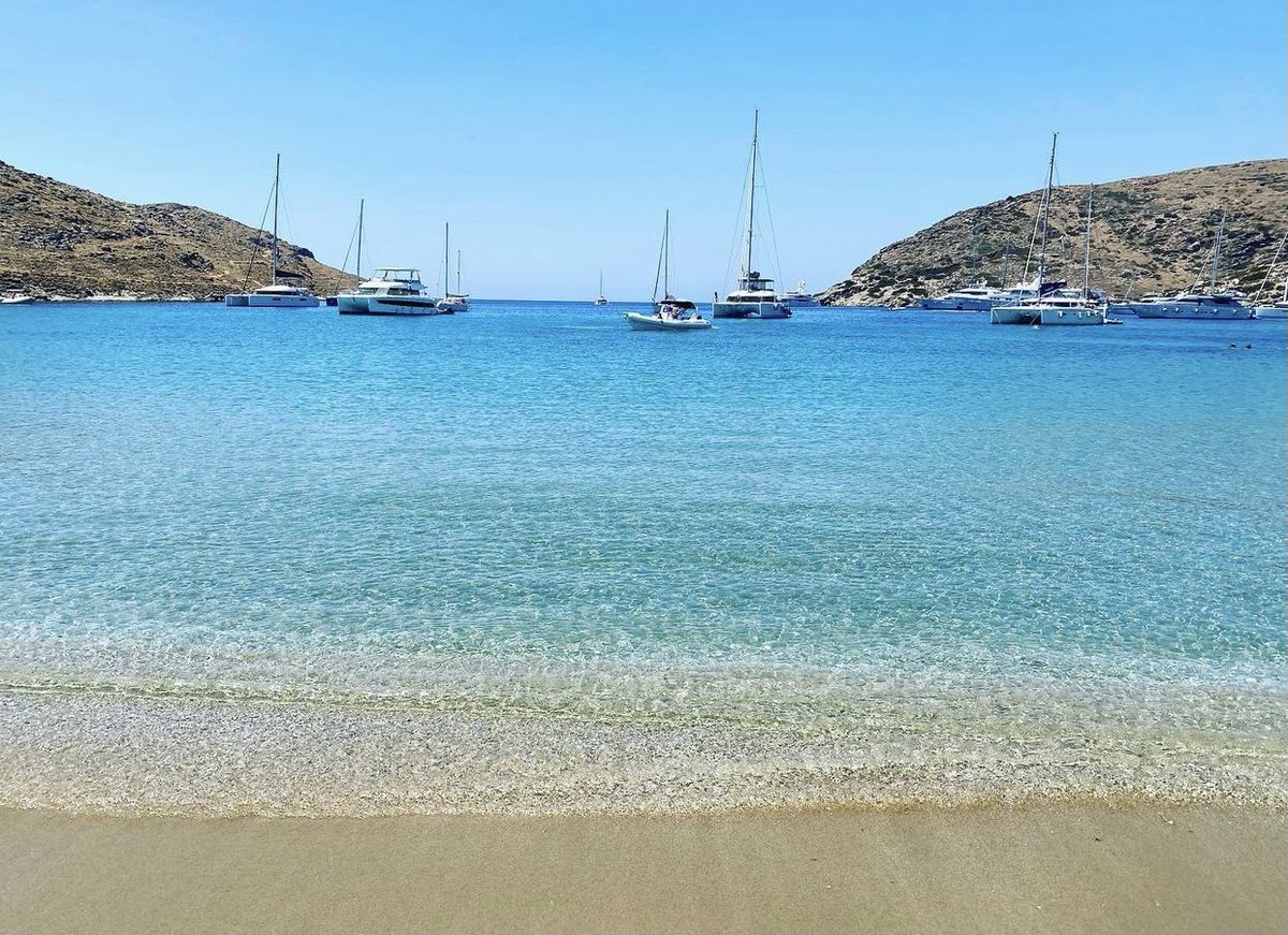 Faridagrlt's tweet photo. @VeGreece @Nikolao62897889 @TsantekidisC @FTavaresMarie @genevievinteuil @sandrinec558 @fanfancoq @alexiskarklins @christianamark2 @MarcMarkart @Catou_25 @YouTube @CZacharopoulou @AthanasakiYana @celine_vives @nikosaliagas @doctroptard @IsabelleMirocha @ArianeGrammat @DimitraGrammat @MontparnasseL @BFleurot #Kythnos #Seriphos #Milos pour la team !! Toujours de min ami sur place !! Happy Day ! Vive la #Grece 🇬🇷❤️❤️ https://t.co/Ndi1RvBndQ