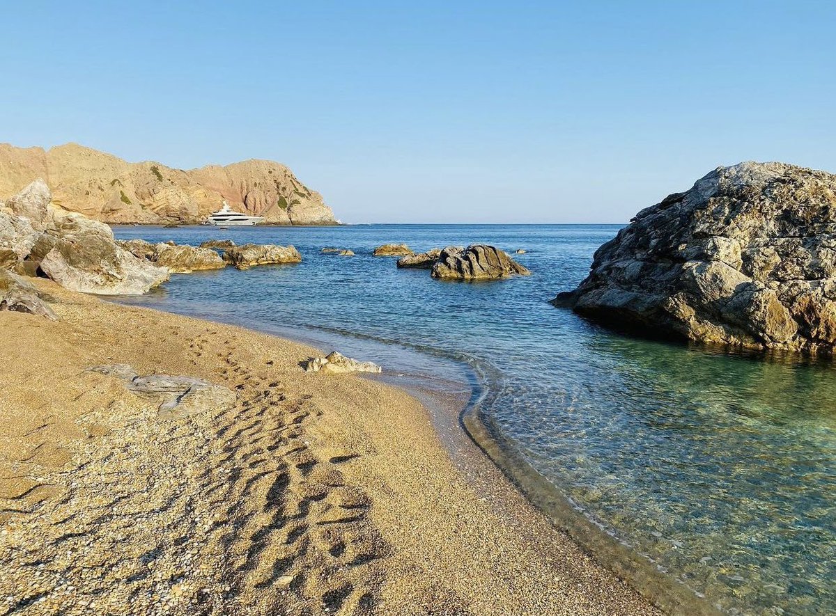 Faridagrlt's tweet photo. @VeGreece @Nikolao62897889 @TsantekidisC @FTavaresMarie @genevievinteuil @sandrinec558 @fanfancoq @alexiskarklins @christianamark2 @MarcMarkart @Catou_25 @YouTube @CZacharopoulou @AthanasakiYana @celine_vives @nikosaliagas @doctroptard @IsabelleMirocha @ArianeGrammat @DimitraGrammat @MontparnasseL @BFleurot #Kythnos #Seriphos #Milos pour la team !! Toujours de min ami sur place !! Happy Day ! Vive la #Grece 🇬🇷❤️❤️ https://t.co/Ndi1RvBndQ