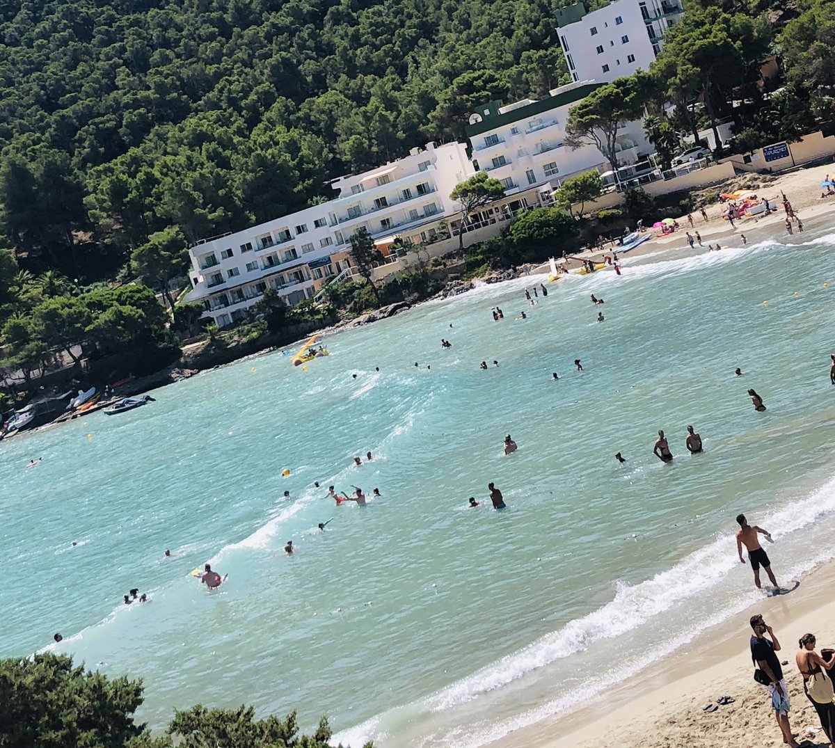 ambergambler_'s tweet photo. Last day in Ibizaβ¦itβs quite breezy & the usually tranquil bay is sending waves up to the shore.
The sea is full of people laughing and squealing. I love this about humans.
ππππππππ
#wavejumping #ibiza #lastday https://t.co/pGBy1IJga3