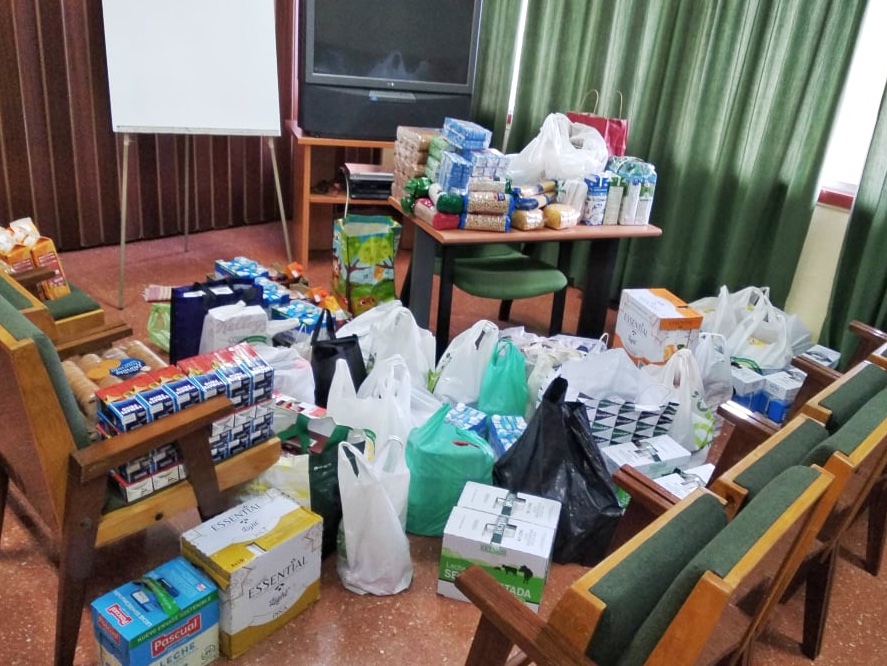 fundaciobrafa's tweet photo. ✅Gràcies per la vostra ajuda en la campanya de recollida d'aliments per algunes famílies del barri de Roquetes!!! 

➡️Objectiu assolit!!!!

#Solidaritat #apadrinaunveí #SeguimJunts 

https://t.co/cozvgs2Vf1 https://t.co/IhM7nY8CgI