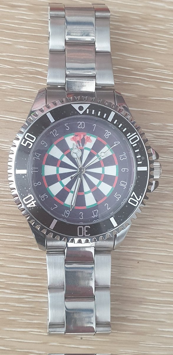 SaintNick180's tweet photo. Wow they have arrived my prizes from @Darts_World Matchplay competition. This stunning @Toff_London watch ⌚ and DW magazine 📖 signed by @rockstar_13_ @JonnyClay9 I am over the moon with these prizes I would like to thank everybody involved 😊😁🎯 https://t.co/e3GB1naa0U