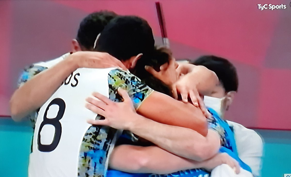LuisAutalan's tweet photo. #VamosArgentina #Voley #Tokyo2020 #GraciasPibes
#YQueVenga #LoQueVenga https://t.co/9YybWQtuX3