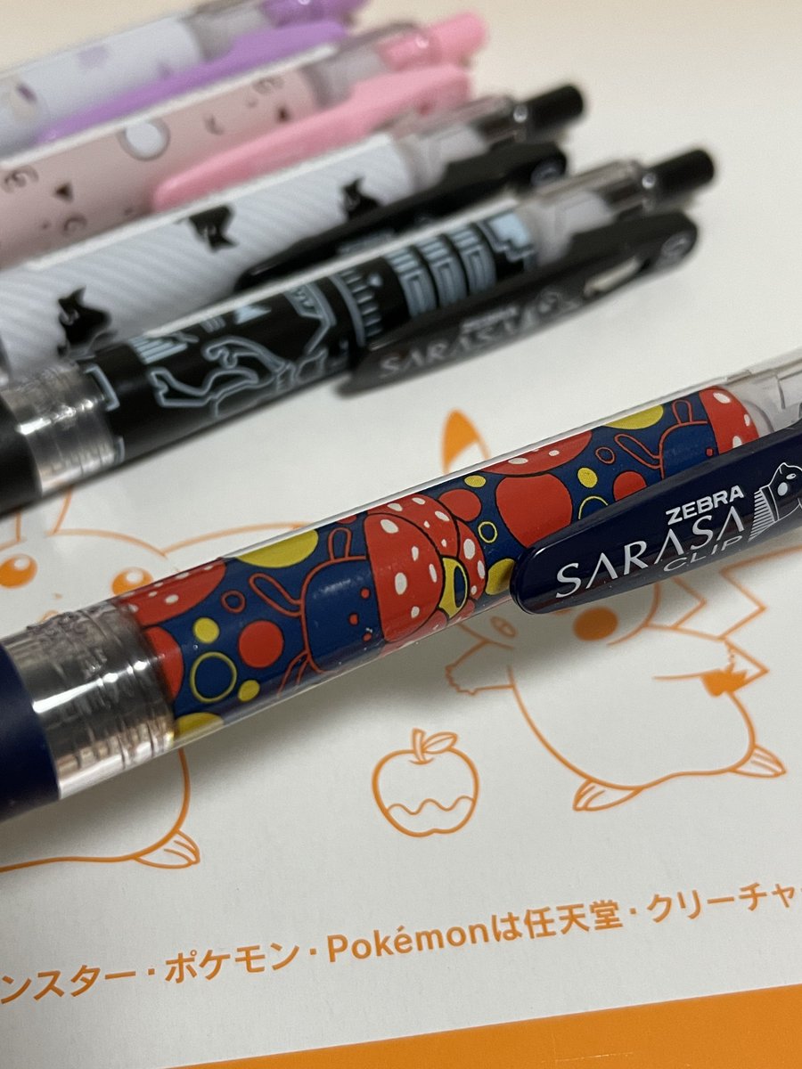 てるよし ポケセンからポケシャツのボールペン届いた 151種類用意してあるにも関わらず 柄が全部プリントで驚き 今ならまだポケカのピカチュウプロモ付属するので 皆さん7本程選んで購入してみてはいかが 個人的にコクーンがめっちゃお洒落なので てるよし ポケセンからポケシャツのボールペン届いた 151種類用意してあるにも関わらず 柄が全部プリントで驚き 今ならまだポケカのピカチュウプロモ付属するので 皆さん7本程選んで購入してみてはいかが 個人的にコクーンがめっちゃお洒落なので