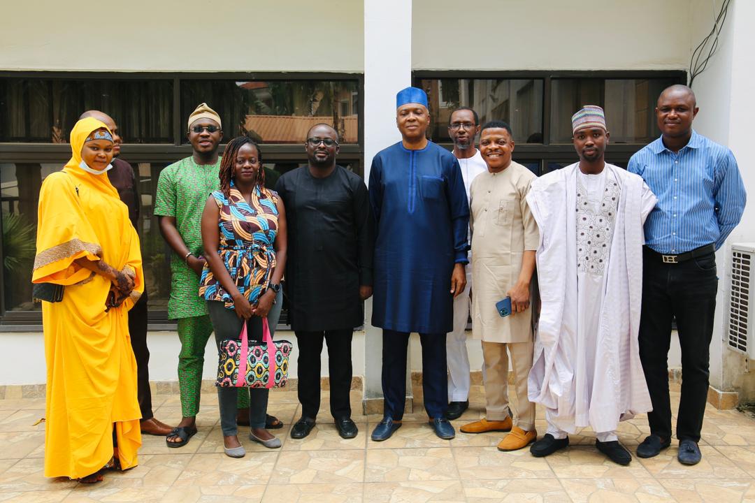 Bulama8976's tweet image. Strategic Members of the PDP National Technical Committee on Electronic Registration met with H.E. @bukolasaraki yesterday in Abuja.

E-Registration starts on the 9th of August. Hopefully you guys will come join us as we strive to bring power back to the people. #JoinPDP