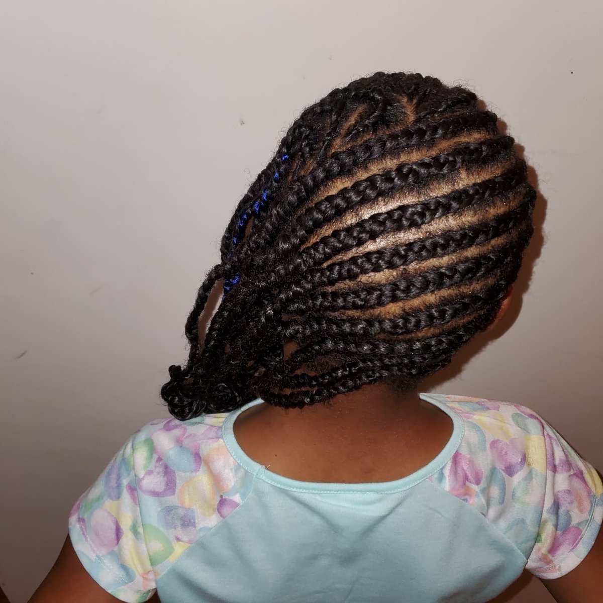 KimsueHairArt's tweet photo. Greetings Healthy Hair Family...
Protective styling does not hurtππΎ
She loves her selfπππ
Who's hand are in your head?
https://t.co/EVrcIr0coP
#painlessbraids #kidstyles #kidapproved #HealthyHairDoc #hairmaster #wegrowhair #healthyhair #cornrows #bluebraids #kimsuedunn https://t.co/WqGwnYl99f