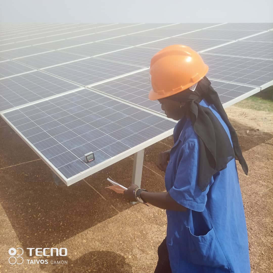 IsepMatam's tweet photo. [ ISPV - #immersion ]
Retour en images sur le séjour d’immersion de trois (03) jours des apprenants en 2e année de la filière Installation solaire photovoltaïque (ISPV) à la Centrale solaire photovoltaïque de #Bokhol (Dagana). 
#Energisesolaire
#Senegal 
#kebetu https://t.co/7Y7dpgra2a