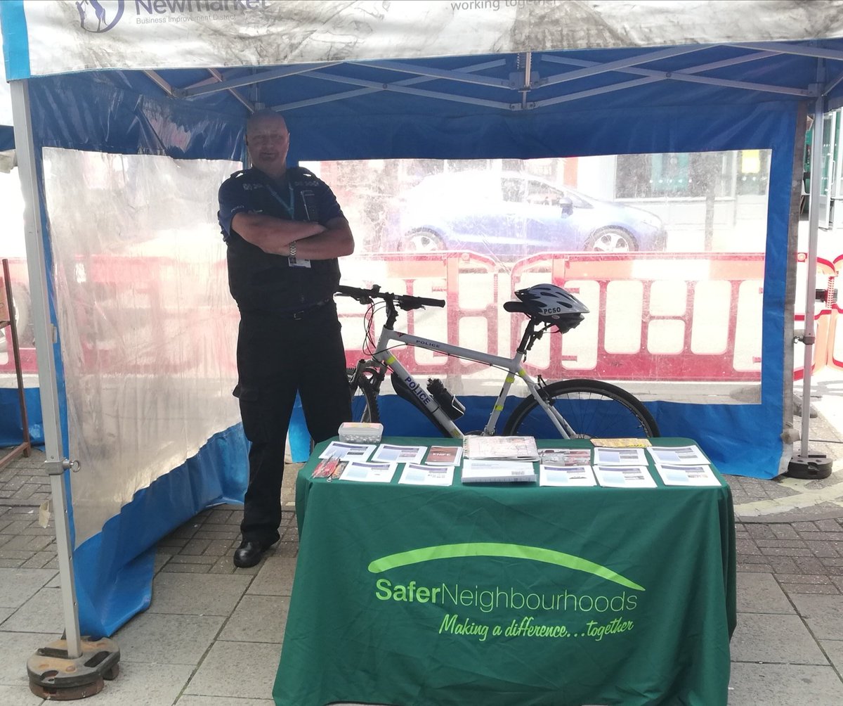 ForestHthPolice's tweet photo. PCSO 3036 Butcher on the high street in Newmarket come and say hello #community #StaySafe #crimeprevention #firstprincipals #3349 https://t.co/jHiodqjEXb