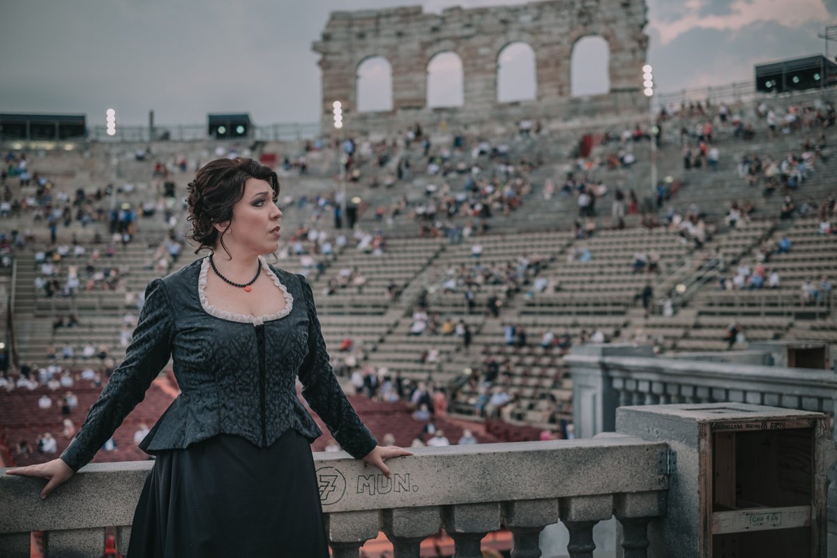 sirimajo's tweet photo. Condivido con voi la bella chiacchierata che ho fatto con Giorgio Appolonia per la radio svizzera italiana #RSIReteDue #RidottodellOpera. Parlo dei miei impegni all'@arenadiverona, i miei prossimi ruoli&perché mi considero un "soprano libero".💋 #MariaJoséSiri
📷Ennevi https://t.co/sOrkRJZCXY