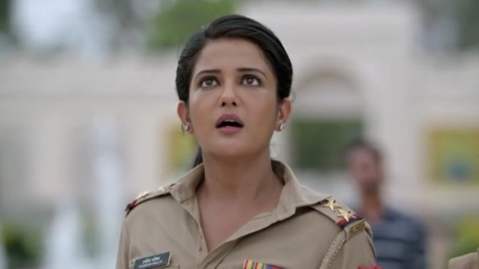 Anushka58941723's tweet photo. Haseena's cute reaction after seeing that jhulta man🤣🤣

#maddamsir we love Maddam Sir
Increase trp of Maddam Sir https://t.co/xAD04LMT35