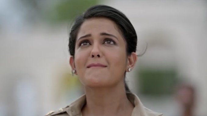 Anushka58941723's tweet photo. Haseena's cute reaction after seeing that jhulta man🤣🤣

#maddamsir we love Maddam Sir
Increase trp of Maddam Sir https://t.co/xAD04LMT35