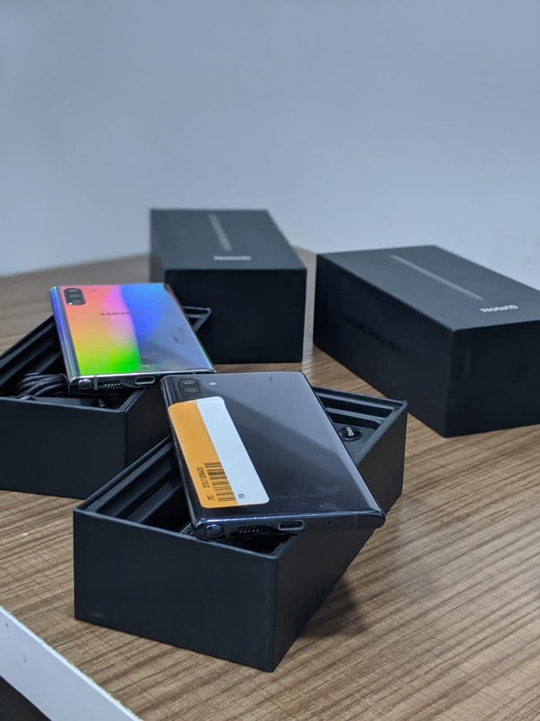 Gadget_plugg's tweet photo. _*Open Box Samsung Note 10 256GB
.
PRICE - 210,000
.
WhatsApp or call - 07082853305
.
#samsungnote10 https://t.co/GziC24vzZ2