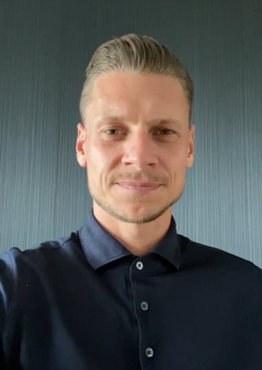 wilkowicz's tweet photo. Zakończył naszą dzisiejszą konferencję, zaczyna z nami coś nowego. Witamy Łukasza Piszczka jako eksperta @viaplaysportpl w studiu Bundesligi i - rzadziej ale jednak:) - europejskich pucharow https://t.co/RSRWsiLSI6