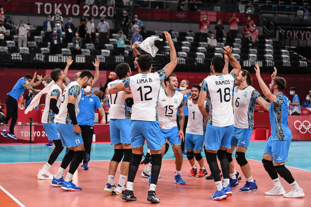 DiarioOle's tweet photo. 🇦🇷 ¡ES UN SENTIMIENTO, NO PUEDO PARAR!

Reviví los mejores momentos del infartante tie break que Argentina le ganó a Italia en #Volleyball 

🧷 https://t.co/DmzmL9RlG1 https://t.co/0R6hoK5O4Q