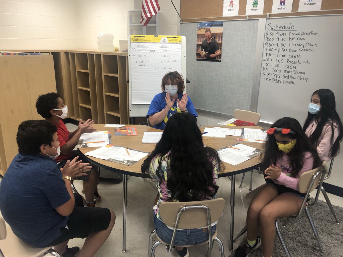 ApWmes's tweet image. WMES ELO teachers using small group instruction to support students’ growth in reading. #WMESWolves @HigdonDRW @BSimonMCPS