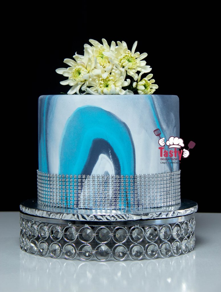 TastyZw's tweet photo. Thanks Fadzy for ordering this Blue Marbled chocolate moist cake.
Order your today!
#iamchefnoku #delighted2serveyou #premiumquality #cakeadventure https://t.co/IFiZlBCtvh