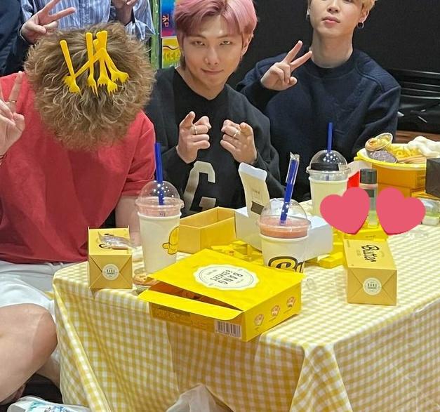 ShiningPh's tweet photo. #SDPHGo
BTS Butter Official MD (restocked)
๐ง Butter Cookies: 1,150
+ local sf
DOO: Until OOS
DOP: August 15
NORMAL ETA
- 25% downpayment to secure order
- weverse shipment on August 9, 2021
- with freebies!
order here: https://t.co/JvcZtQCxod https://t.co/cgpwRCtzRe