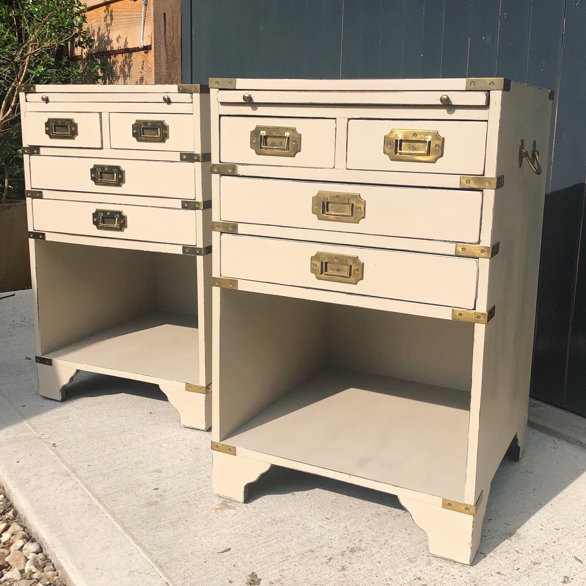 reworkeddorset's tweet photo. Fantastic Campaign style bedside cabinets now available 😀 #rwf #bedsides #campaign #cabinets #campaigncabinets #bedsidecabinets #reworkedfurniture @anniesloanhome https://t.co/KTUA1TAWoa