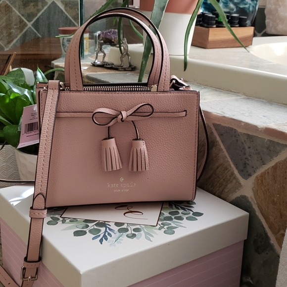 TazZolman's tweet photo. So good I had to share! Check out all the items I'm loving on @Poshmarkapp #poshmark #fashion #style #shopmycloset #katespade #roccodante: https://t.co/g5Z7NyMqSf https://t.co/3SFPh9uwtu