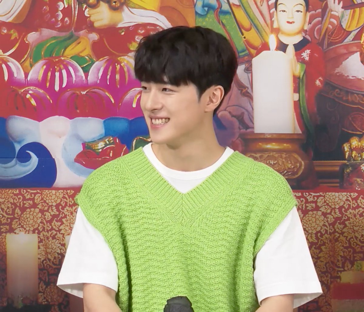 VEILGA_SEOUL's tweet photo. 남다름 님이

베일가(VEILGA)
COTTON V-NECK KNIT VEST LIGHT GREEN
를 착용해주셨습니다 :)

@VEILGA_SEOUL

https://t.co/OfPENtdyvW

#베일가 #veilga #남다름 #우수무당 #조끼베스트 #니트 https://t.co/LR3PTPblQj