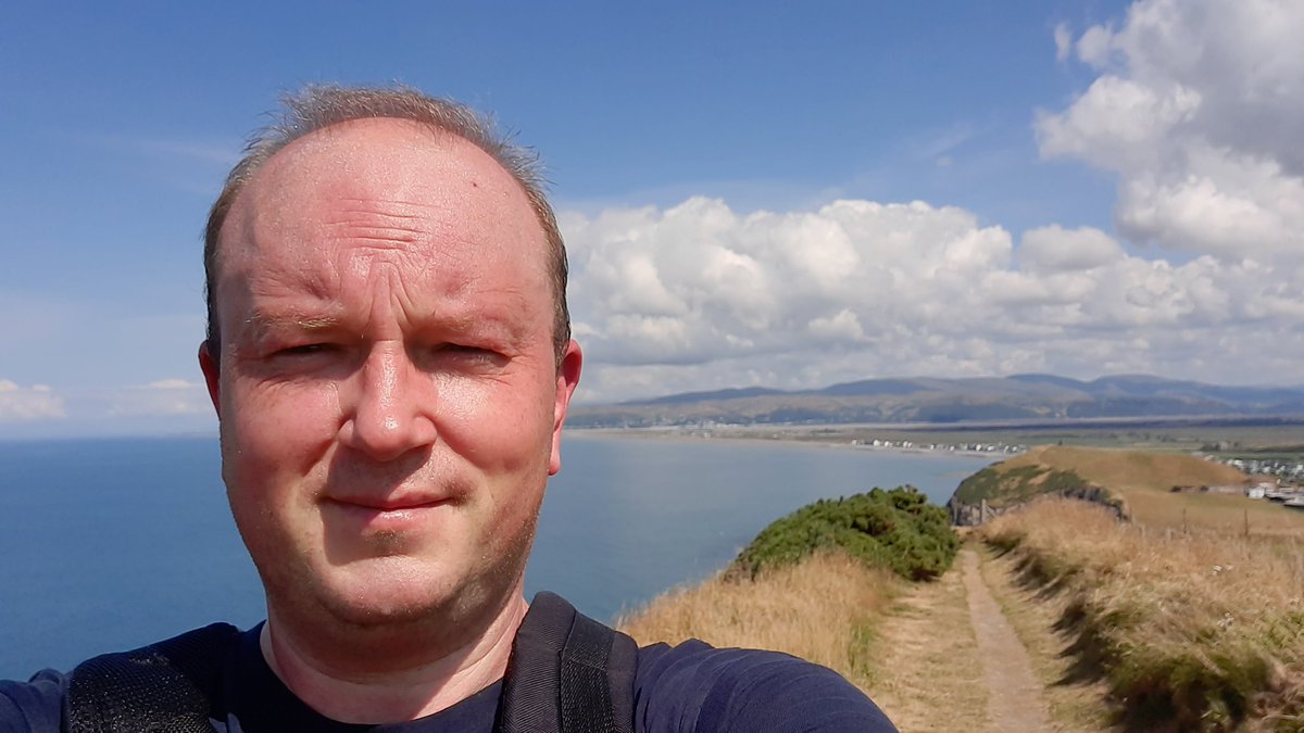 Longwoodman1977's tweet photo. Glorious day for a coastal walk in Cardigan Bay. 12 km so far. #welshcoastalpath #cardiganbay #abithot https://t.co/jws4JQJZOn