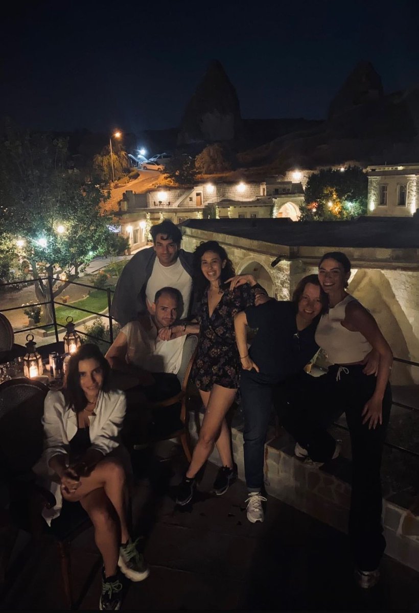 Nmesis41588967's tweet photo. La enigmática y fascinante Capadocia, espectacular broche de oro para concluir el rodaje de la película #AşkTaktikleri 
#DemetÖzdemir #ŞükrüÖzyıldız https://t.co/tleyxSWNL2