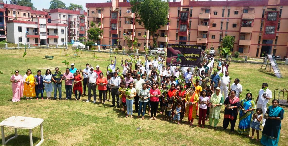 GCCRPFRAMPUR's tweet photo. Mega tree plantation drive has been C/out by GC RPR on 25/07/21. All officers and persl A/W their family members, total1500 saplings were planted during the drive
#CRPFGreenBootPrints
#CAPFEcoWarriors
#CAPFGreenWarriors
#PrakritikePehredar
#SaveNatureSaveFuture
#Forest4Future https://t.co/cWTpxaij51