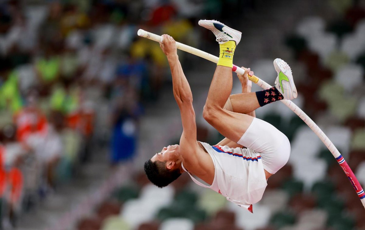 rapplerdotcom's tweet photo. SALAMAT SA LABAN, EJ OBIENA! 🇵🇭

JUST IN. EJ Obiena ends his Olympic campaign after his third foul at 5.80m. 

Photos: Reuters #Tokyo2020 #Olympics #PHI #Athletics https://t.co/it23V5Um52 https://t.co/3hAihs58wl