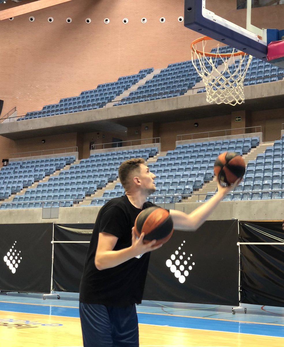 Non podemos estar máis felices de voltar á nosa Caldeira 💙

Os xogadores iranse incorporando esta semana, que será de recoñecementos médicos, adestramentos físicos e individuais.

Caras coñecidas por aquí xa (<a href="/AlexSua33/">Alex Suárez</a> <a href="/amunioz33/">Álvaro Muñoz</a> <a href="/rubenvieirag/">Rubén Vieira</a> #Laury e <a href="/LBirutis/">Laurynas Birutis</a>) ⬇️