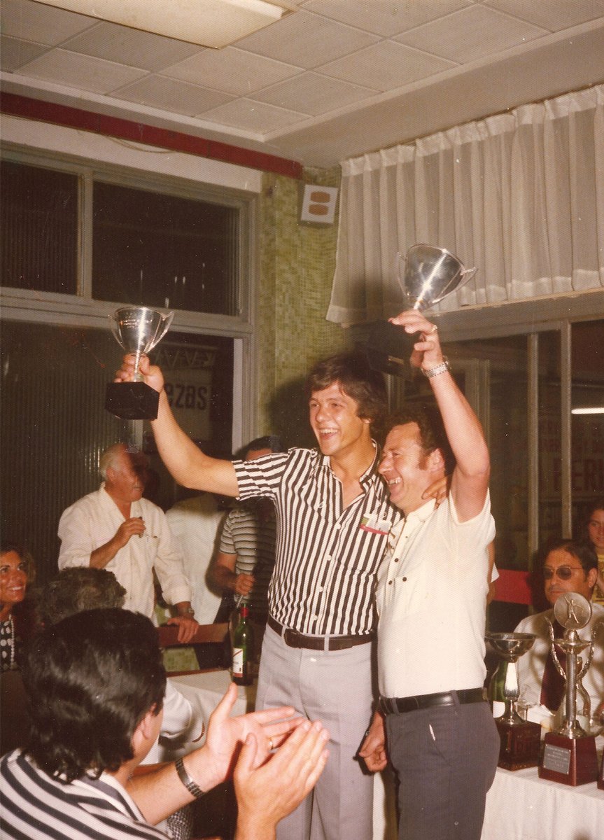 «Tanmateix, sempre rondava un pensament, una amarga i inexplicable nostàlgia: la de no haver vist mai jugar el Genovés». Paco Cerdà sobre la marca que deixen les llegendes.

Oferim en obert el monogràfic que vam dedicar al mite. El nostre humil homenatge.

issuu.com/revistaferida/…