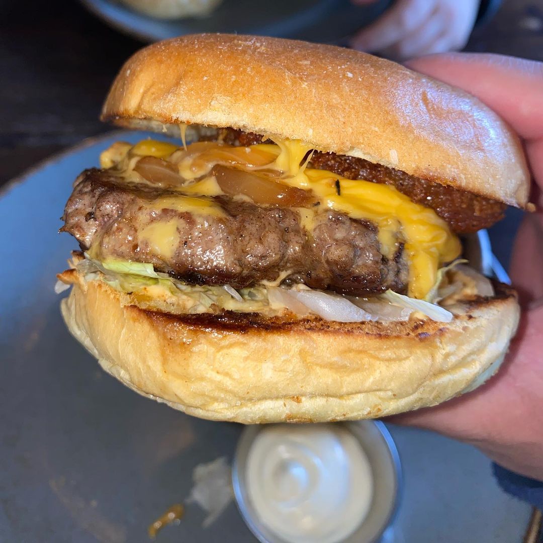 Sometimes ALL you need is a burger. 🍔
Who's with us? 
📸: scranmaz