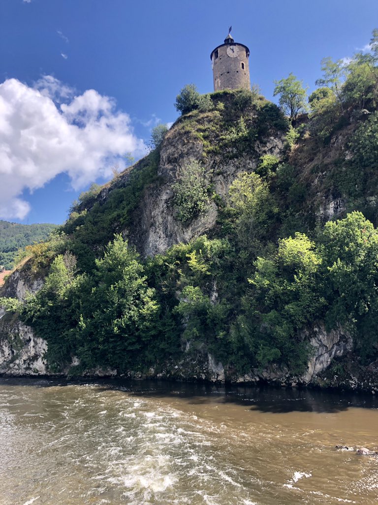 bayayam's tweet photo. Et au milieu coule une rivière 🌿🏞#tarasconsurariege #BaladeSympa #Occitanie #ariège #randonnée #nature #MagnifiqueFrance #BeautifulFrance #photographie https://t.co/0fSyIrCUe8