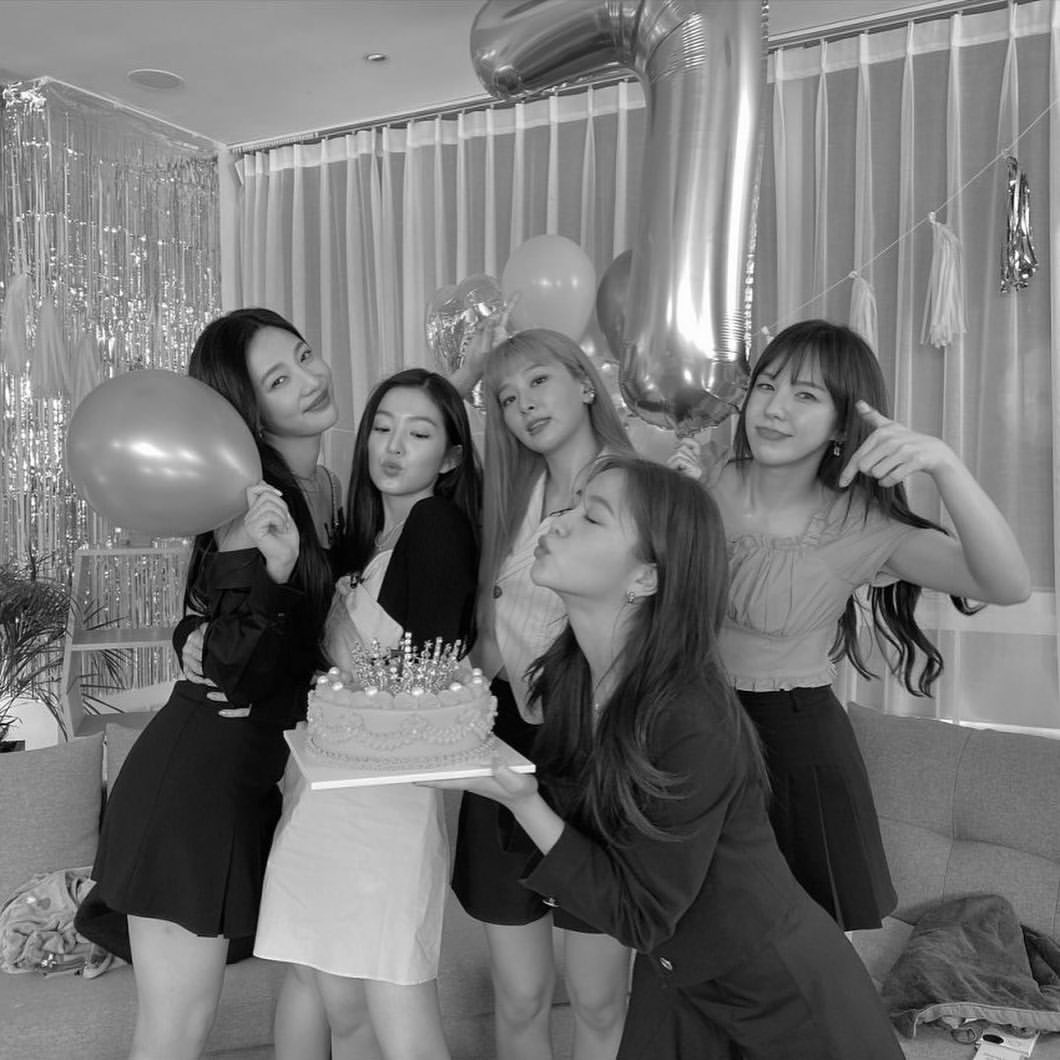 todayis_wenddy's tweet photo. #7YearsWithRedVelvet
#7YearsOfHappinessRV
📎https://t.co/HdIteCqPVV https://t.co/3dYzmEQBbK