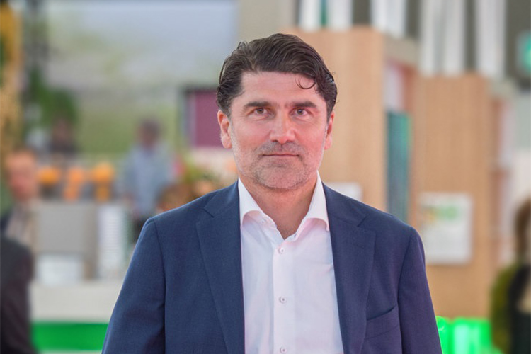 RAI_Amsterdam's tweet photo. Business events contribute to the global exchange of knowledge and expertise. Unclear communication from the Dutch government may lead to the cancellation of events. In a letter to the Dutch prime minister, we appealed to put an end to the confusion. https://t.co/v40TPgEFQA https://t.co/UtiKxih6Bv