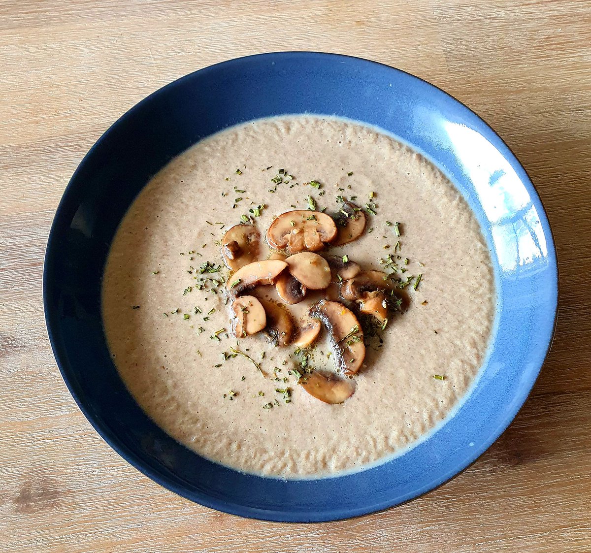 marsch1976's tweet photo. De kleur doet anders vermoeden, maar zo'n champignonsoepje is zooooo lekker!! 😋
#Powerslim #lowcarb #lowfat #lowcals #diabetesmellitus #beatthatshit 👊 https://t.co/1ufRqSMfiA