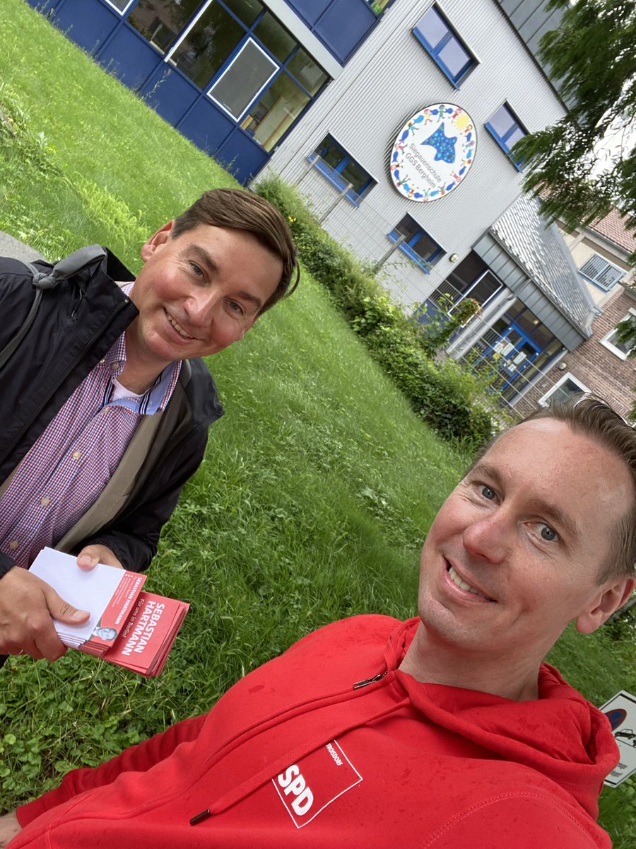Rene Wirtz (@wirtz_rene) on Twitter photo Mit unserem Rhein-Sieg MdB <a href="/sebast_hartmann/">Sebastian Hartmann</a> im direkten Kontakt zu den Menschen bei uns im Dorf #türzutür #ausrespekt #spdbpt21 #sozialepolitikfürdich #troisdorf #rheinsiegkreis <a href="/spdde/">SPD Parteivorstand 🇪🇺</a> Mit unserem Rhein-Sieg MdB <a href="/sebast_hartmann/">Sebastian Hartmann</a> im direkten Kontakt zu den Menschen bei uns im Dorf #türzutür #ausrespekt #spdbpt21 #sozialepolitikfürdich #troisdorf #rheinsiegkreis <a href="/spdde/">SPD Parteivorstand 🇪🇺</a>