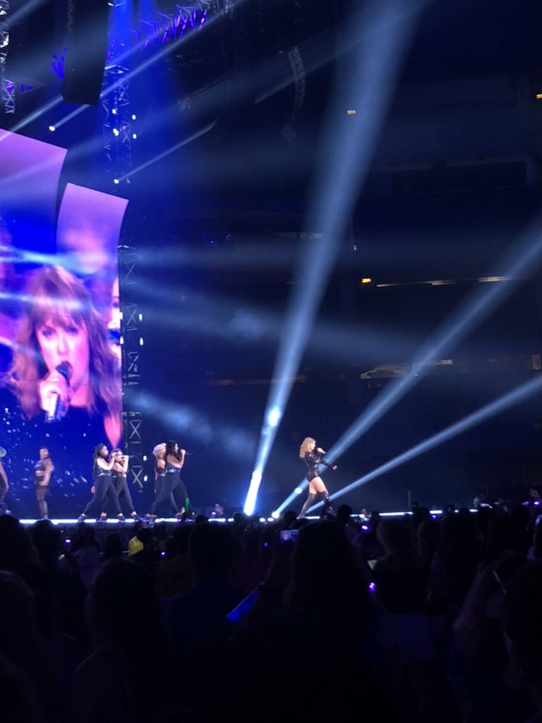 sIeeepyeyes's tweet photo. 3 years since one of the best nights ever😭🤩 @taylorswift13 @taylornation13  #reptourtoronto https://t.co/6Nc0s0NIkh