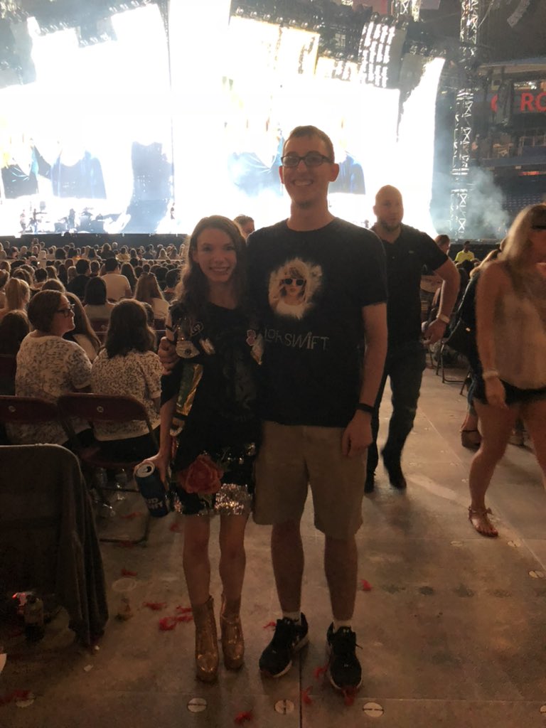 sIeeepyeyes's tweet photo. 3 years since one of the best nights ever😭🤩 @taylorswift13 @taylornation13  #reptourtoronto https://t.co/6Nc0s0NIkh