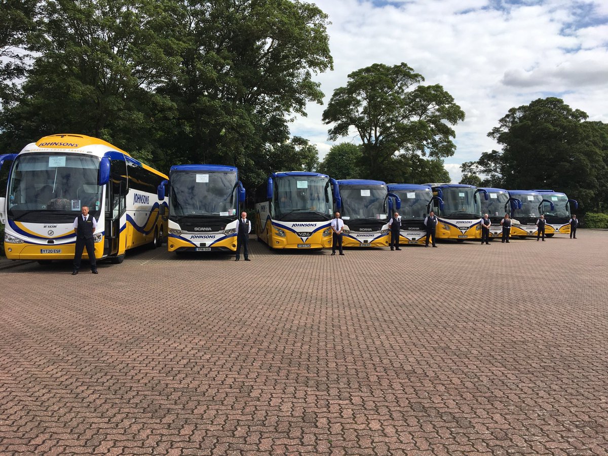 JuliaKMalam's tweet photo. A sign of life returning to normal? 320 WI ladies came to Windsor for the day yesterday with ⁦@johnsonscoaches⁩.  Don’t they look smart?  ⁦😎👏🏻👏🏻👏🏻⁦@visitwindsor⁩ ⁦@MyRoyalBorough⁩ #SummerintheBorough ⁦@RBWM⁩ https://t.co/gdB4G9jc6k