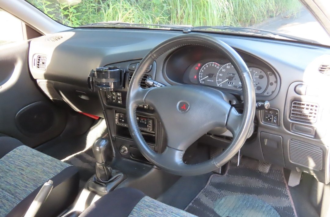 ﾇﾃｼﾞｧ V Twitter ミラージュサイボーグの新着中古車を発掘 走行は46 000キロ 5mtの個体 近年滅多に中古車が出てこないca ミラージュ 今回1 6lスポーツモデルサイボーグが出てきました ワンオーナーノーマル車で変更はダッシュボード中心のドリンクホルダーのみ