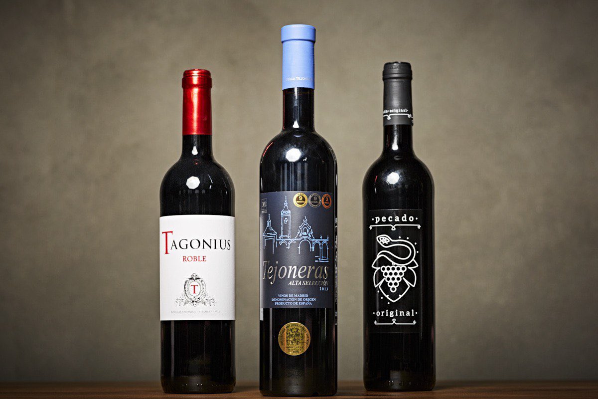 🕶Hoy, vamos de combinados: la tabla de aperitivos, con tapenade de oliva negra y pesto rojo, pan especiado y quesos variados, con un vinito tinto, un Muss, un Pecado Original, un Tagonius o un Tejoneras. Todos, DO Madrid y deliciosos! 🍷🙌
En Café Naves <a href="/mataderomadrid/">mataderomadrid</a> 💕