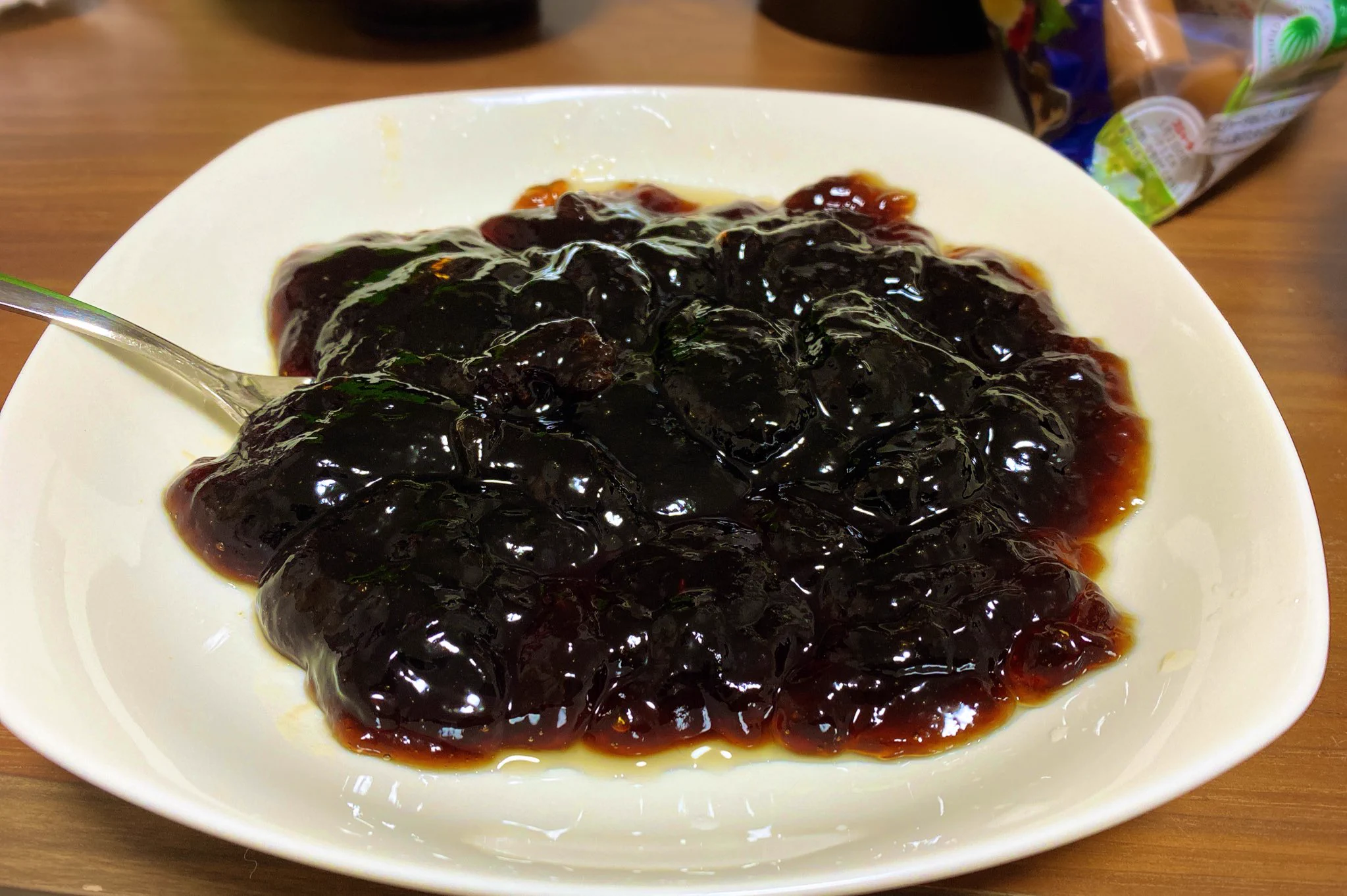 コーヒーわらび餅作った(๑´ლ`๑)ﾌﾌ♡
ブラックコーヒーじゃなくて甘さ控えめコーヒーにして、
かけるものをコーヒーミルク？のスジャータに変更
美味しい  