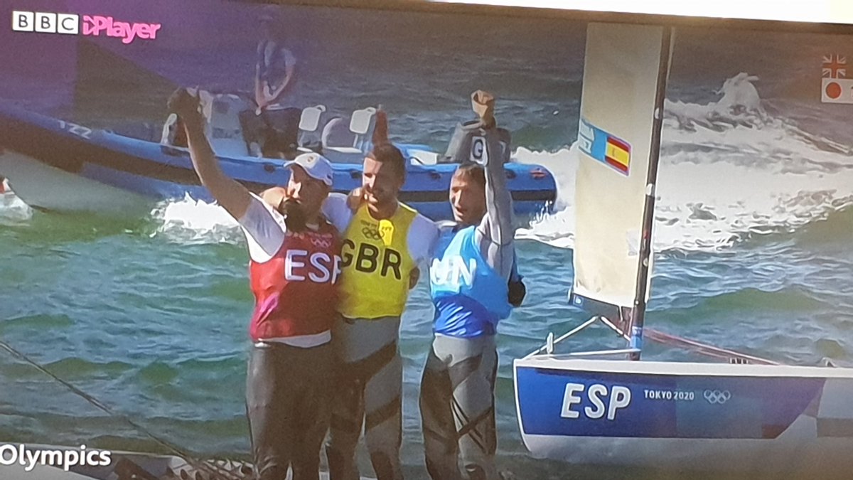 witch_pixie's tweet photo. Love this kind of thing, all 3 medalists take a swim then jump on the Gold medal GB boat to celebrate together. Proper #olympicspirit Well done Giles Scott! (Yes Im watching on delay) #TokyoOlympics2020 #TeamGB https://t.co/OGKYc7UEOf