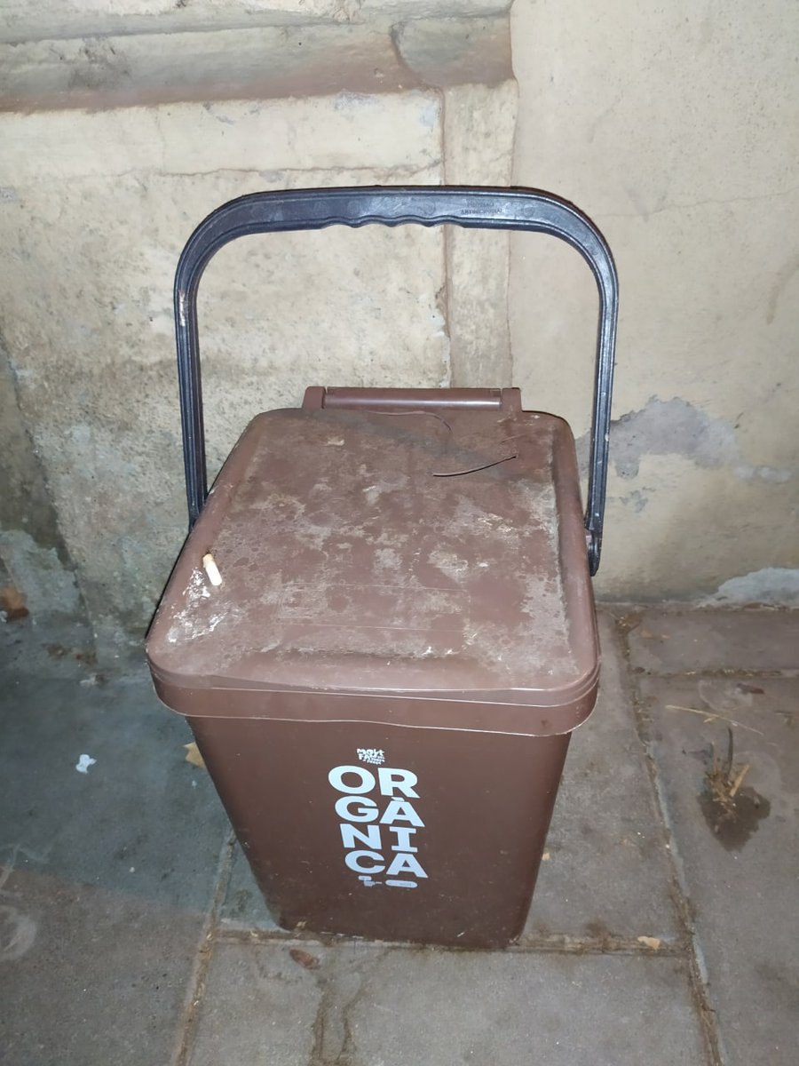 Lallum35's tweet photo. Respecte al greuge per a les persones amb problemes de mobilitat i invidents que ja s'assenyala des de fa tres reunions, els tècnics només detecten 9 "carrers" amb problemes greus. Voleu una ciutat on la gent no pugui caminar amb llibertat ? On tinguin "carrers assignats" ? https://t.co/wkznUDv4AT