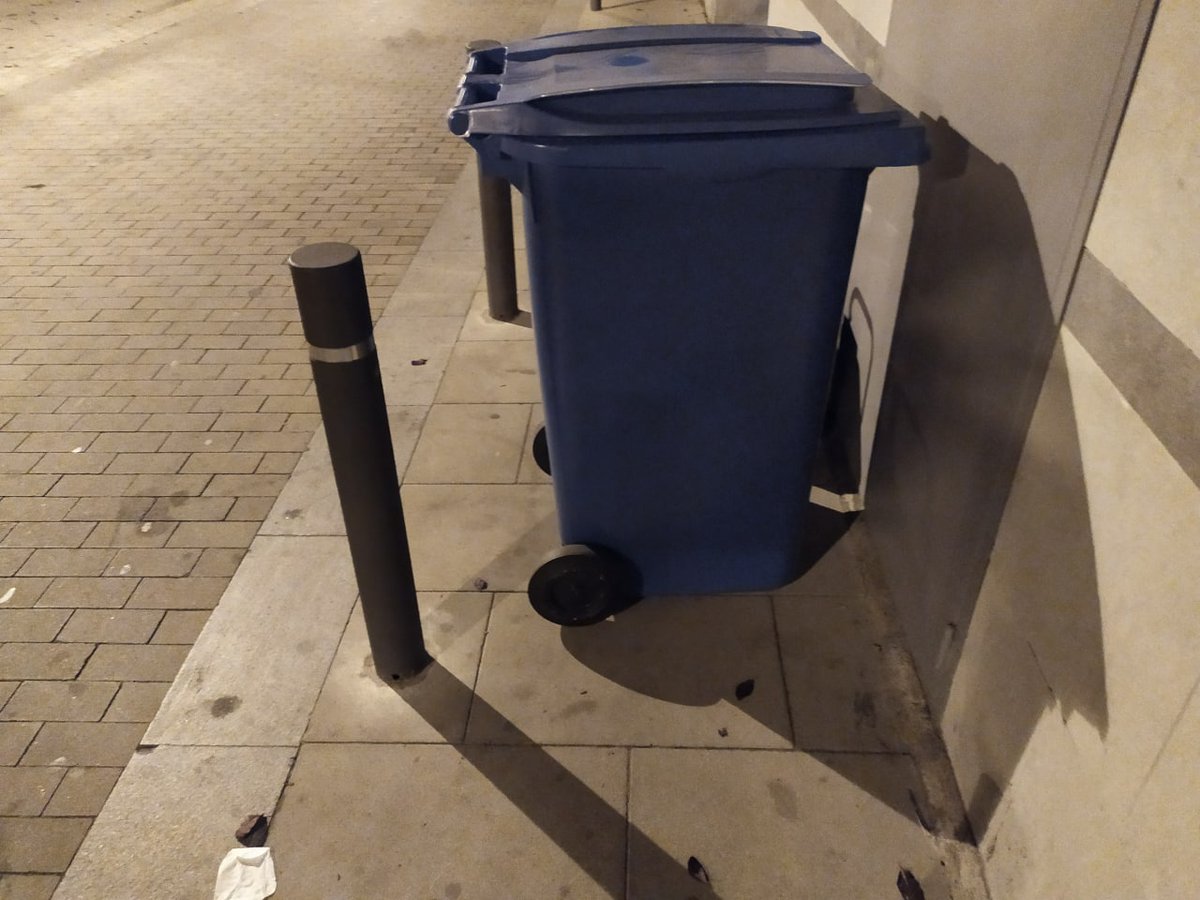 Lallum35's tweet photo. Respecte al greuge per a les persones amb problemes de mobilitat i invidents que ja s'assenyala des de fa tres reunions, els tècnics només detecten 9 "carrers" amb problemes greus. Voleu una ciutat on la gent no pugui caminar amb llibertat ? On tinguin "carrers assignats" ? https://t.co/wkznUDv4AT