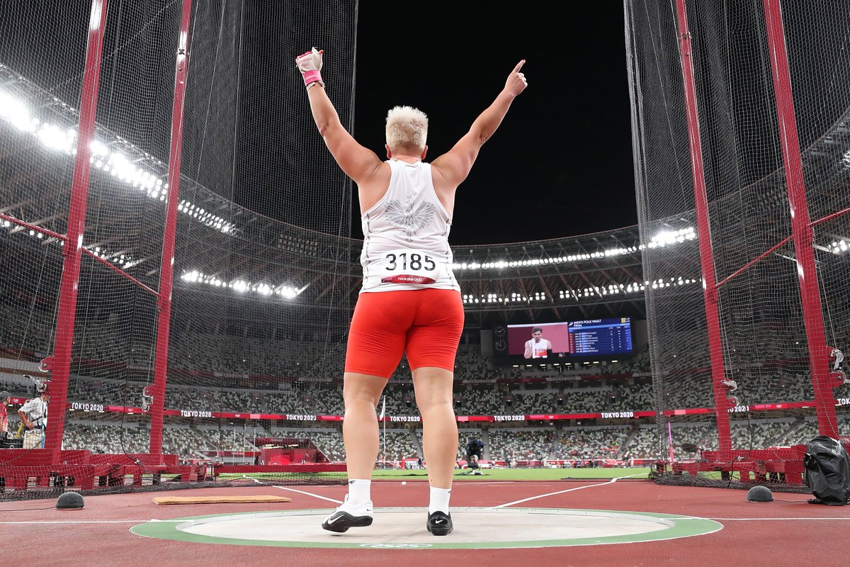 EuroAthletics's tweet photo. The greatest. 🐐 

🥇 2012
🥇 2016
🥇 2021

With three gold medals in the hammer, Anita Wlodarczyk #POL becomes the first female athlete in history to win successive Olympic titles in an individual event.  

#athletics 
#Tokyo2020 https://t.co/vA7tlszYbo