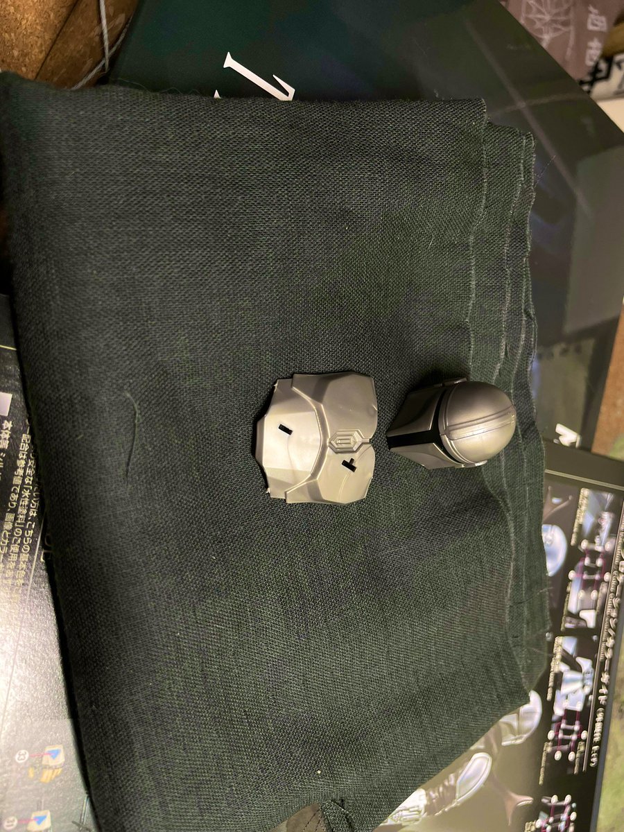 StudioREAL1's tweet image. ちょい緑っぽい木綿のハギレです
旧アーマーのマンドーを作りたいのでこれからコツコツやって行きます😌