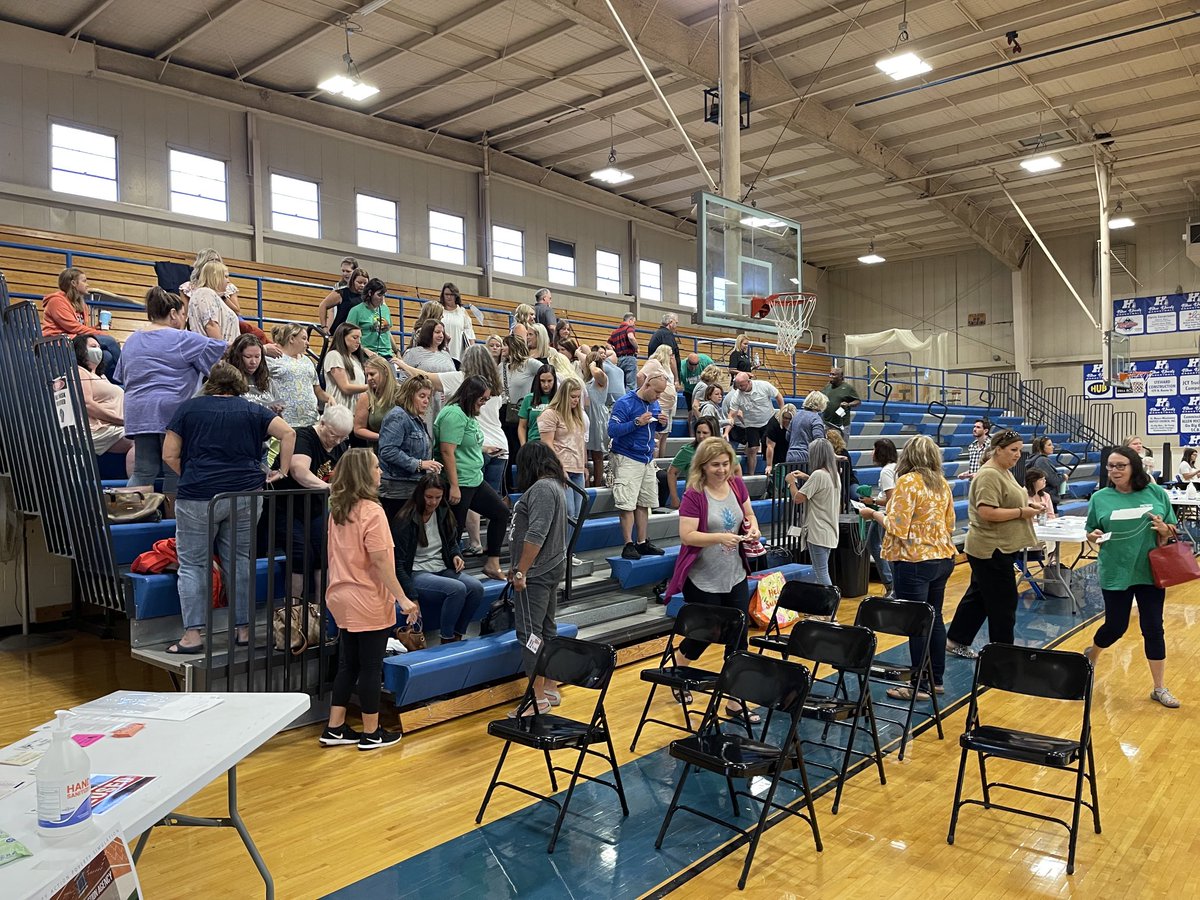 LDMcfall's tweet photo. ⁦@mesgreenwave⁩ and MMS participating in an activity mirroring the issues many of our families find themselves in. #empathy #ittakesavillage 💚💚 https://t.co/BDhN4SBMHt